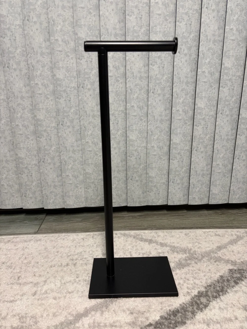 Gatco Matte Black Freestanding Toilet Paper Holder - Picture 1 of 2
